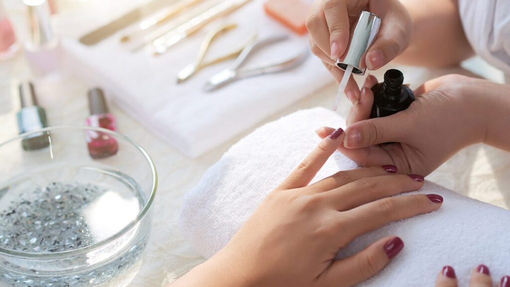 Quais são os truques para melhorar a aparência das unhas?